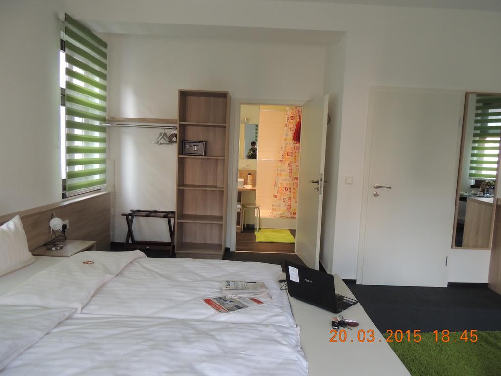 Hotel Gästehaus Blasius Merzig Zimmer foto
